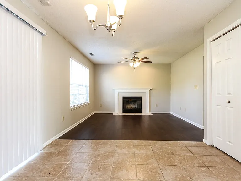 19166 Strand Ct — Photo 4