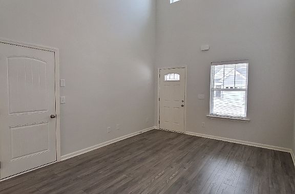 5th image of 211 Ruth Way