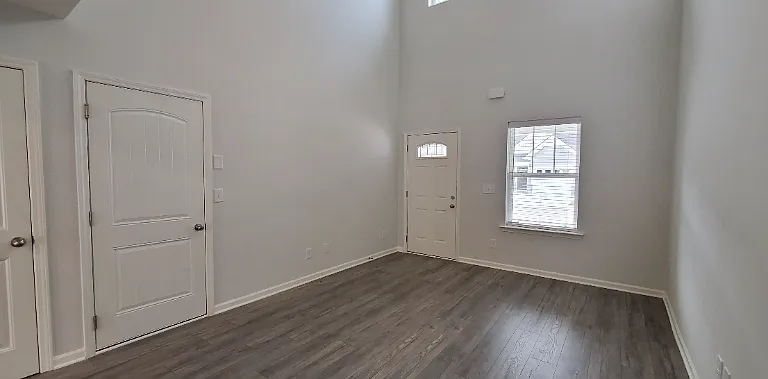 211 Ruth Way — Photo 5