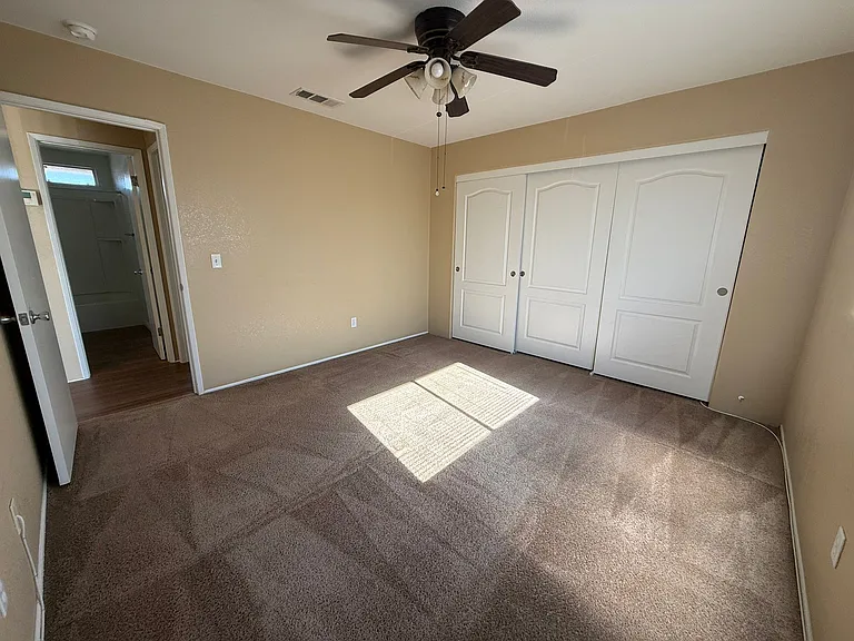103 E 2nd St #4 — Photo 8