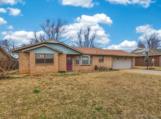 2001 Stonehenge Dr, Bartlesville, OK 74006