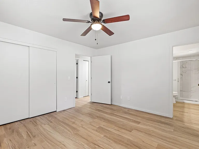 3325 E Lockett Rd — Photo 52