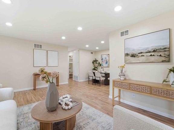 4th image of 2269 Warfield Way Unit A