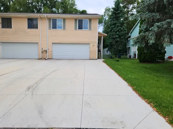 1504 Roundhouse Cir, Shakopee, MN 55379