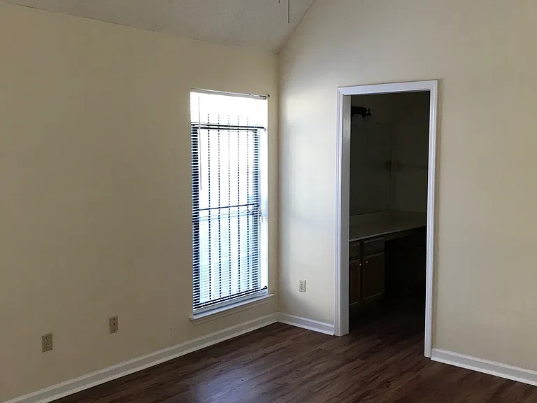4558 Kings Grant Dr — Photo 7
