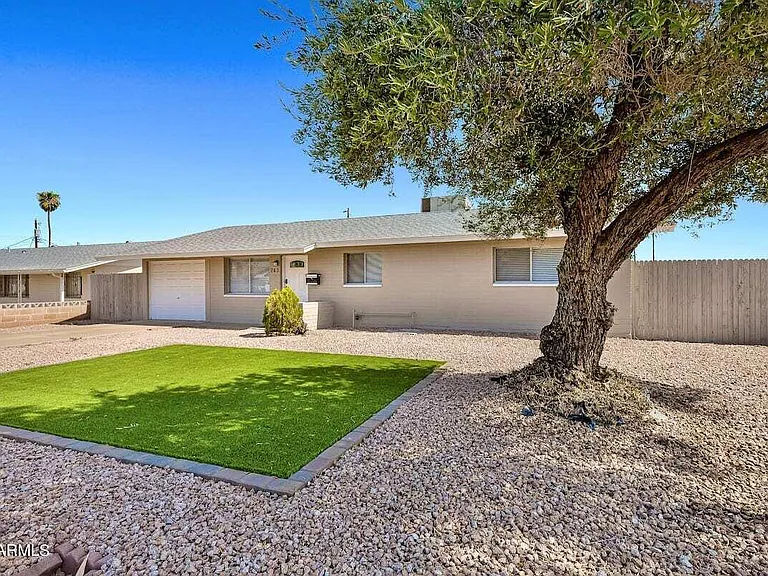 945 E Lilac Dr — Photo 28
