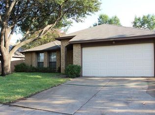 829 Larue Dr, Cedar Hill, TX 75104