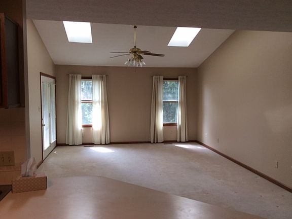 3rd image of 815 Calmer Ernst Blvd
