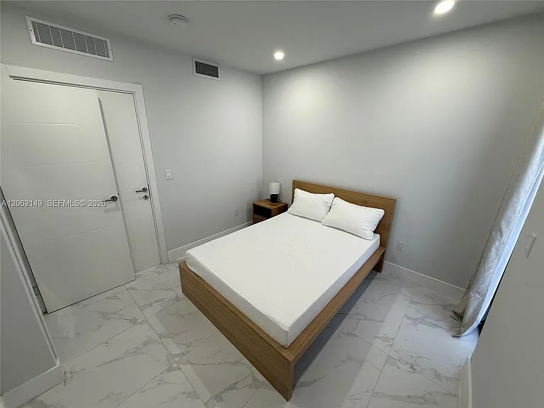 944 Jefferson Ave #16 — Photo 12