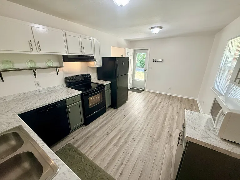 815 McNeil St — Photo 9