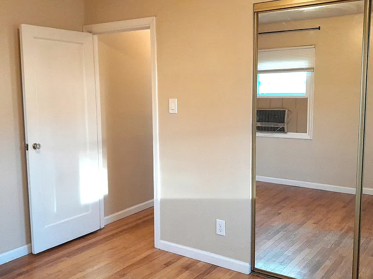460 W 9th St — Photo 13