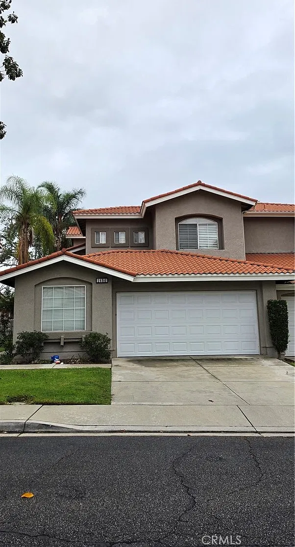 3 bed, 2080 sqft, $3,600 — Photo 1