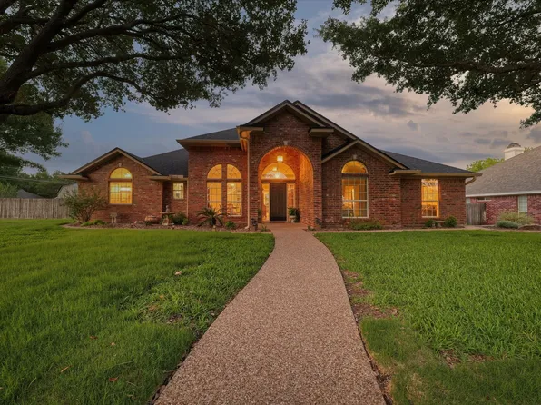 1300 Darbyton Dr, Hewitt, TX 76643