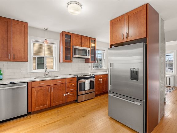 3rd image of 451 Appleton St