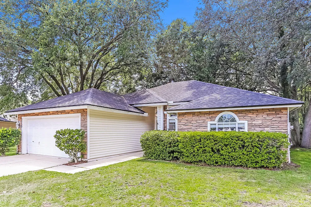 3 bed, 2.0 bath, 1374 sqft, $2,450 — Photo 3