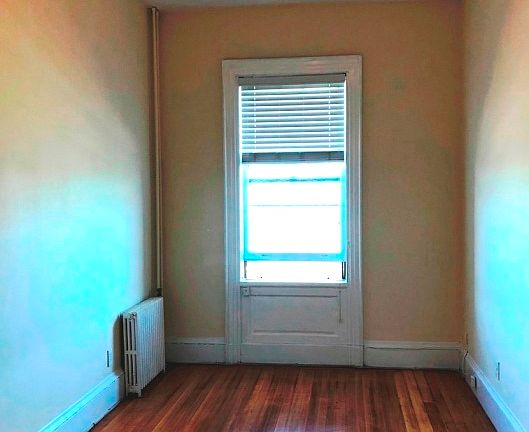 2nd image of 470 Beacon St #3