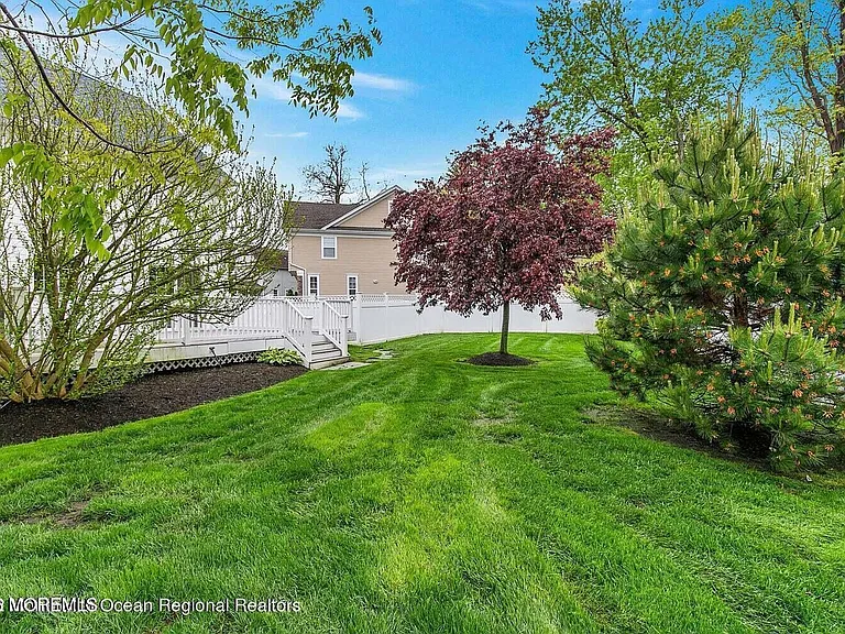 79 Riverdale Ave — Photo 23