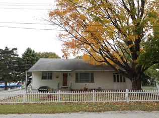 117 S Fairview Pl, Clinton, IL 61727