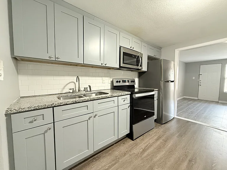 601 Francine Dr #B — Photo 8