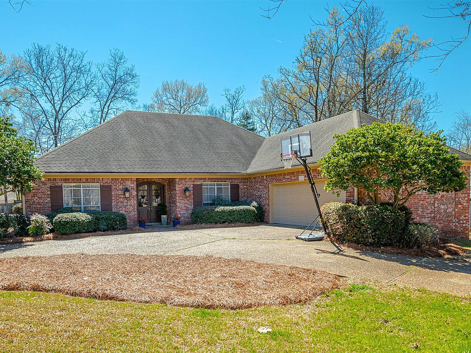 1st image of 225 Oak Park Dr