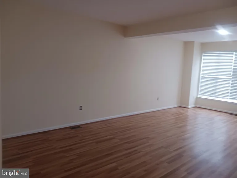 205 Hillside Ct — Photo 2