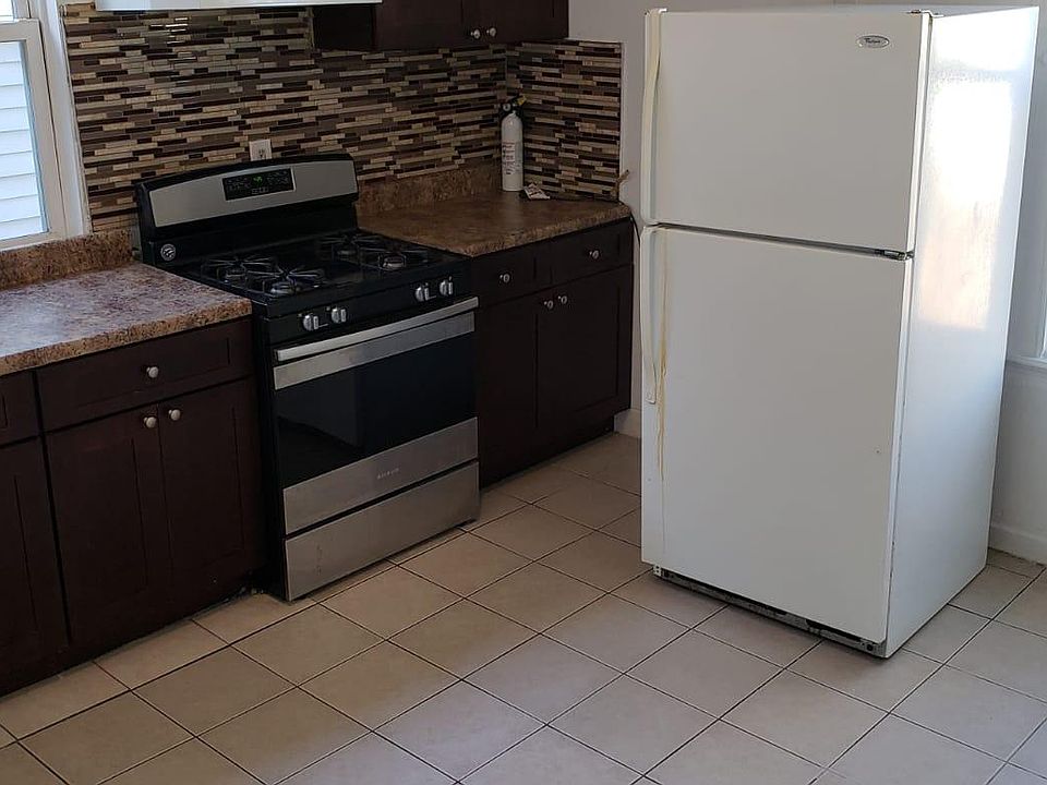 1st image of 302 Woodside Ave APT 1
