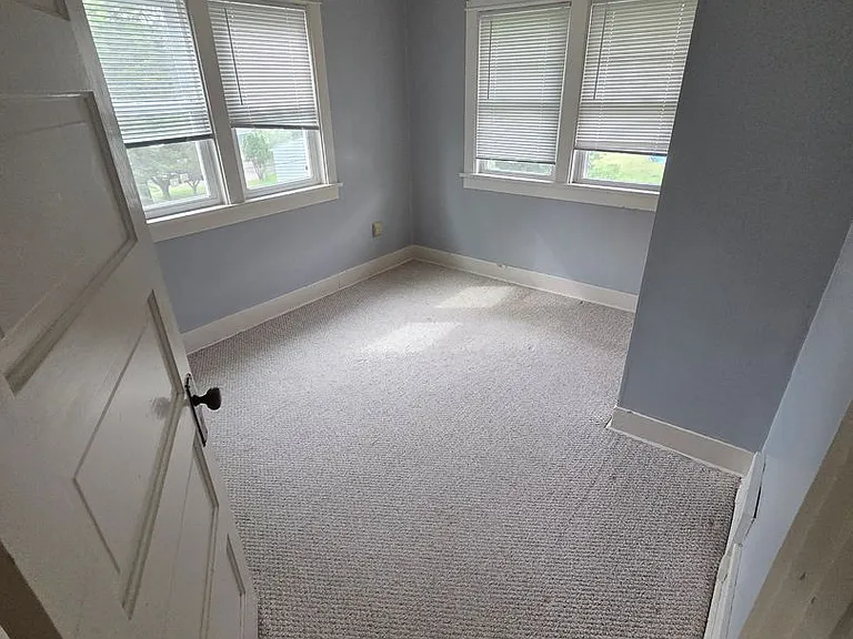 102-104 Morley Pkwy — Photo 7