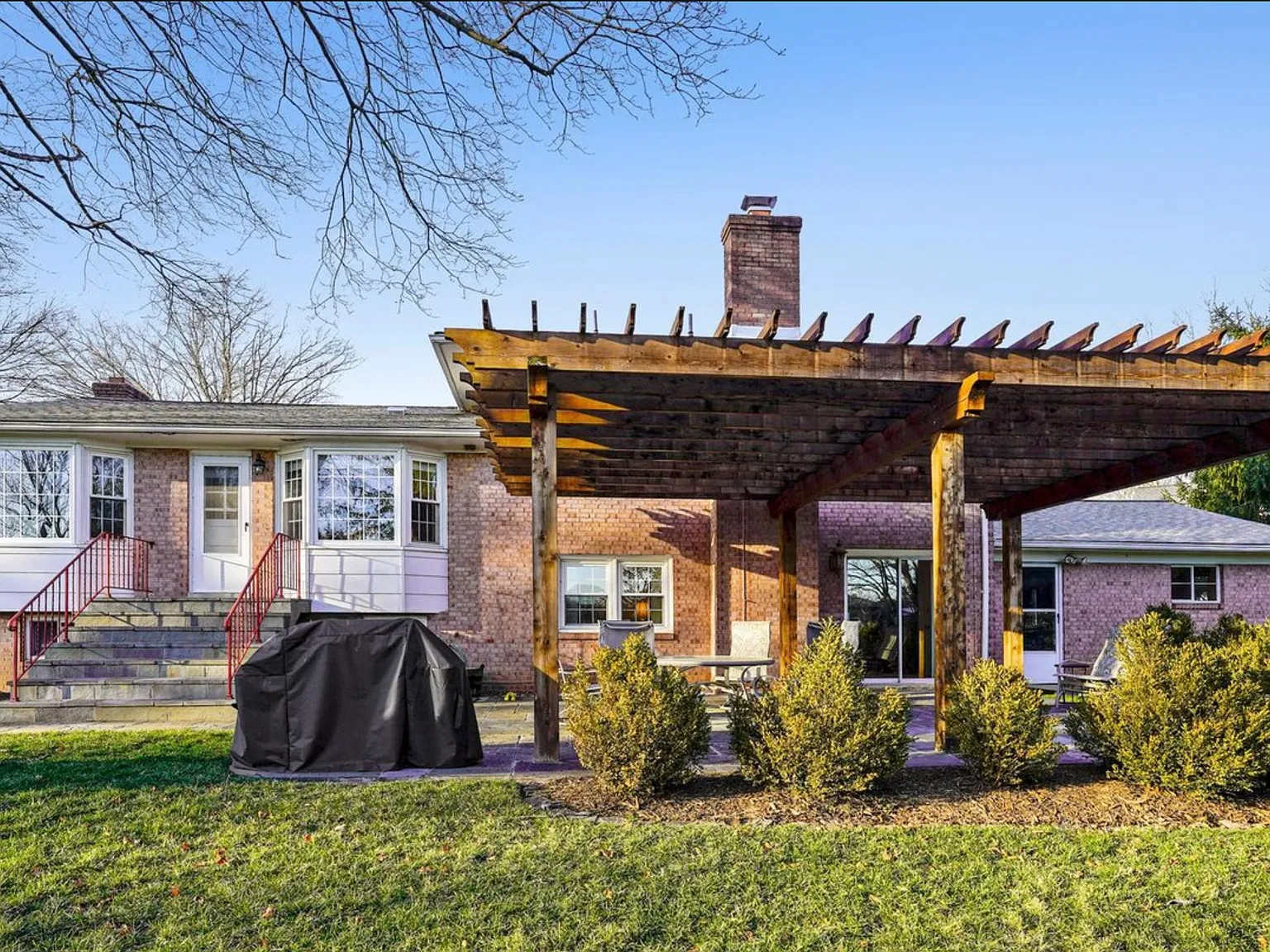 4 bed, 2872 sqft, $4,000 — Photo 3