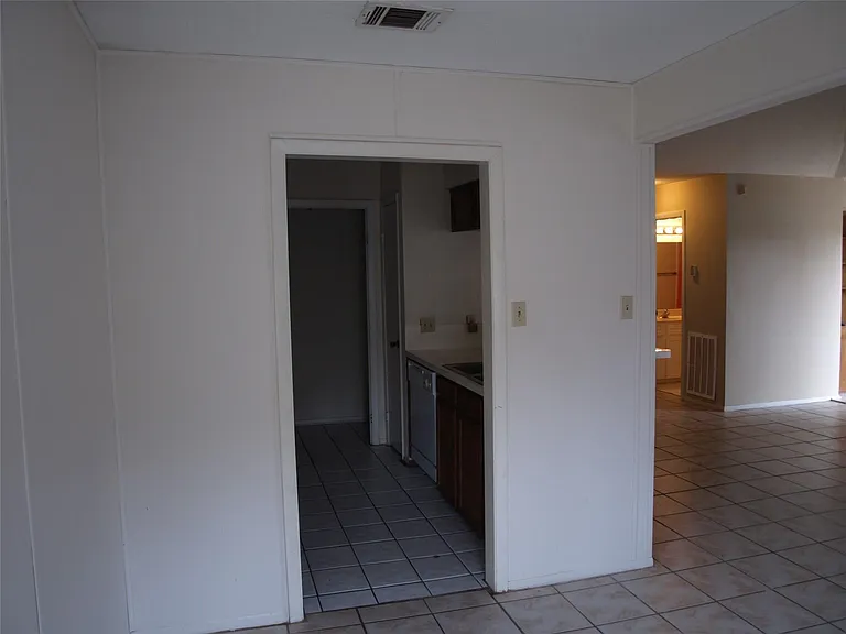 10806 Lynbrook Dr #B — Photo 16