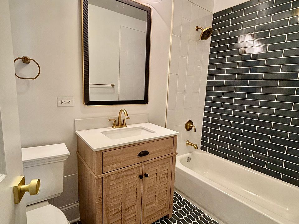 1st image of 4057 N Sacramento Ave APT 1