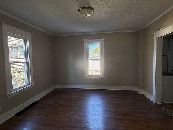 5th image of 77 E 21st St