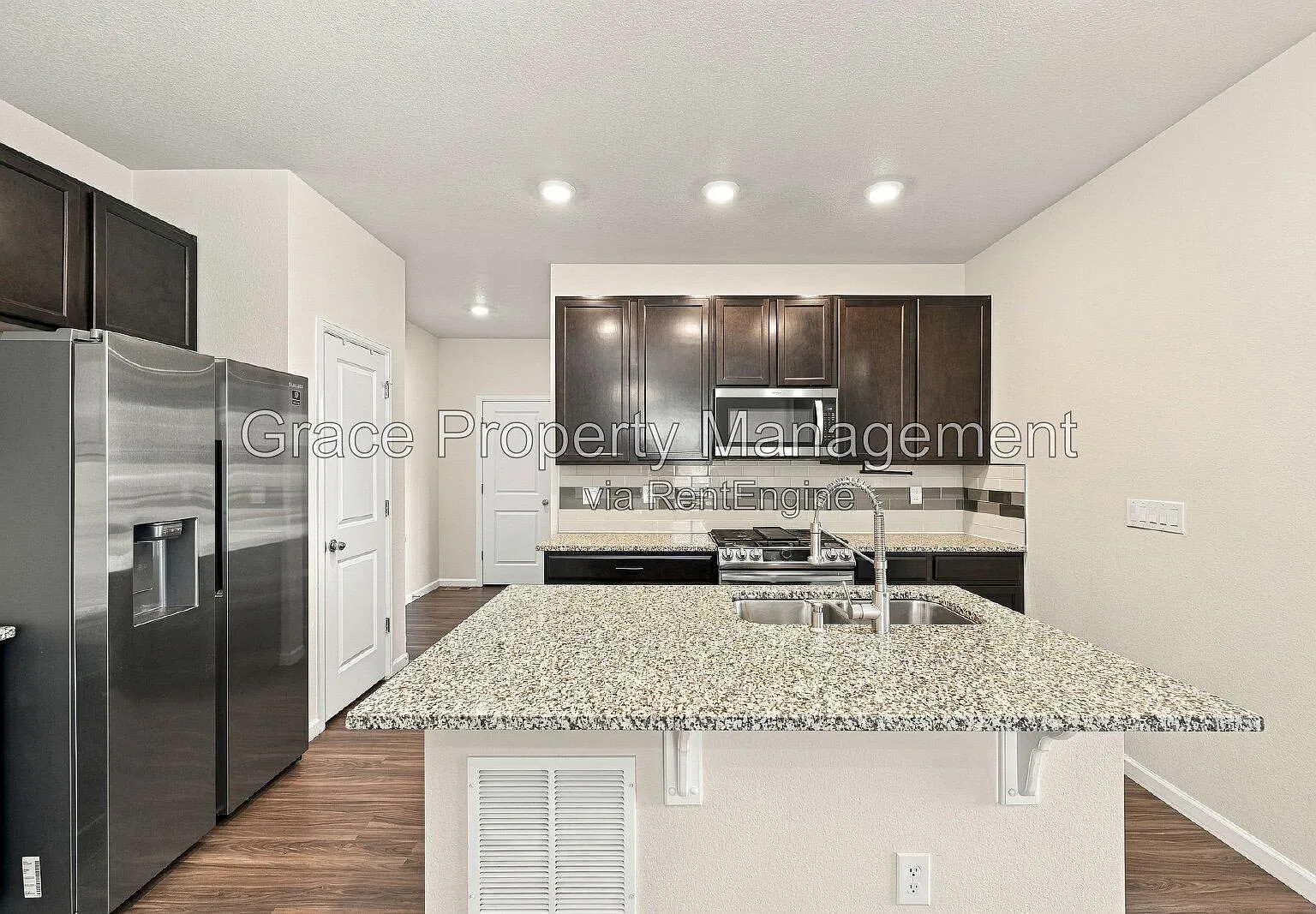 4 bed, 2.5 bath, 2038 sqft, $3,025 — Photo 4