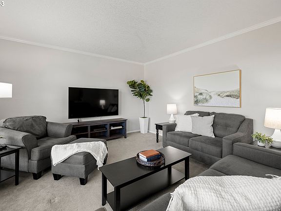 3rd image of 2128 Club House Dr