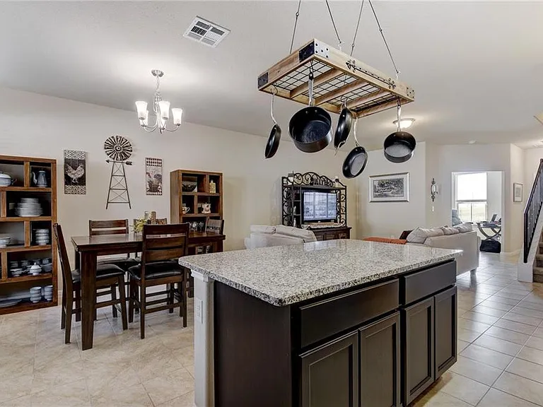 412 Crater Lake Dr #412 — Photo 4