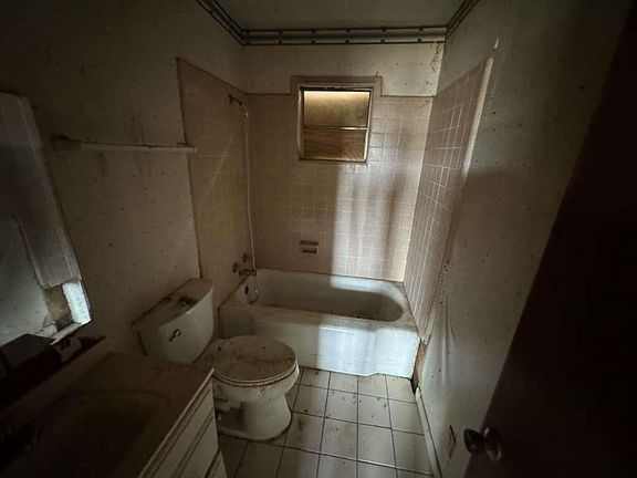 5th image of 701 Oak Ln