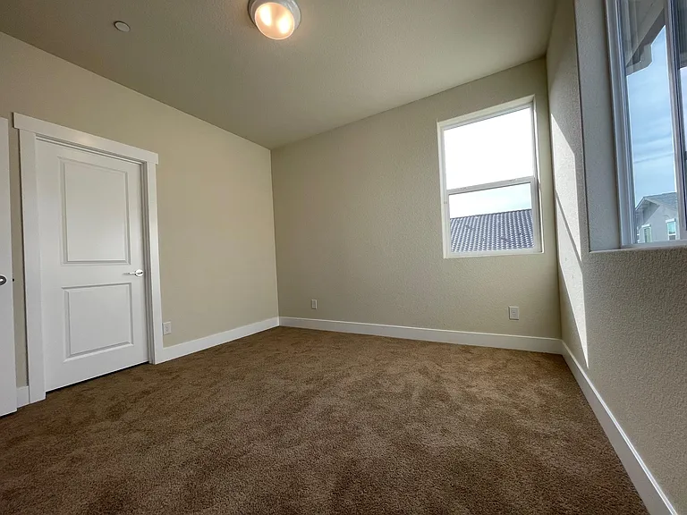 2292 Mozart Ave — Photo 12