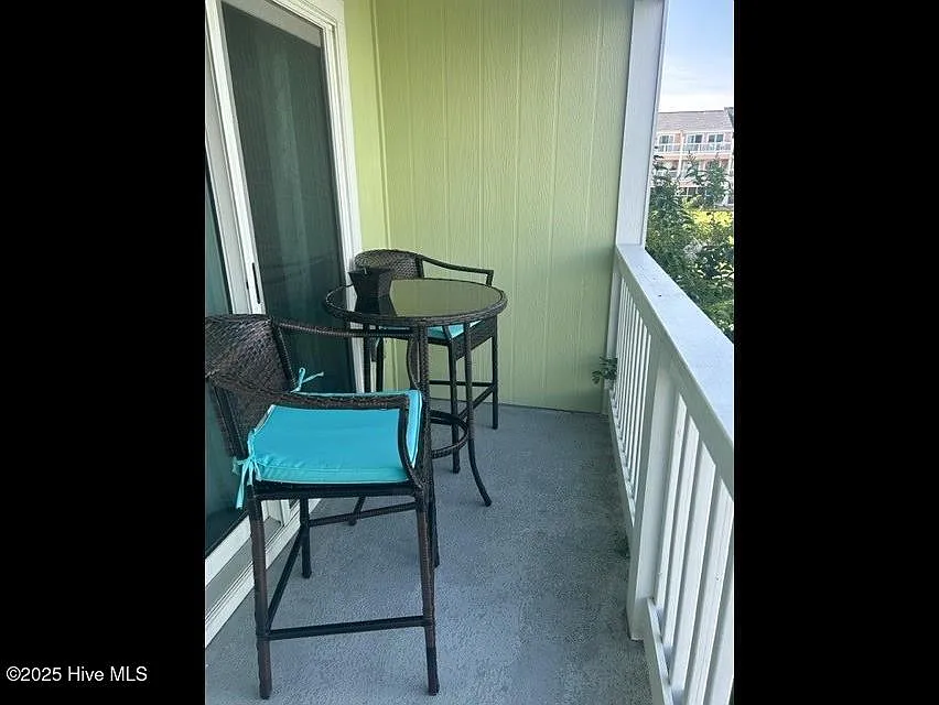 1 bed, 1.0 bath, $1,350 — Photo 4