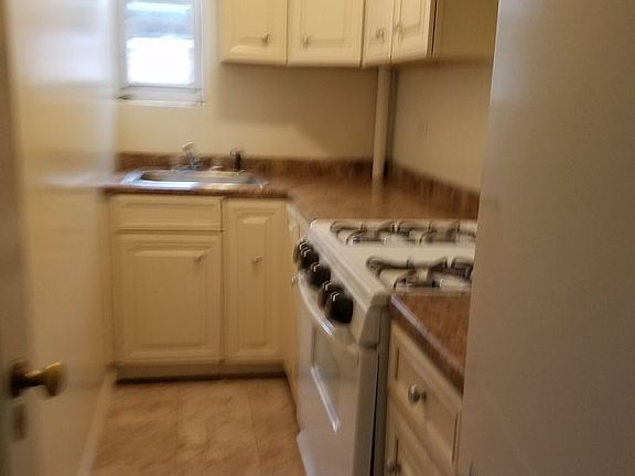 3rd image of 107 E 82nd St APT 2A
