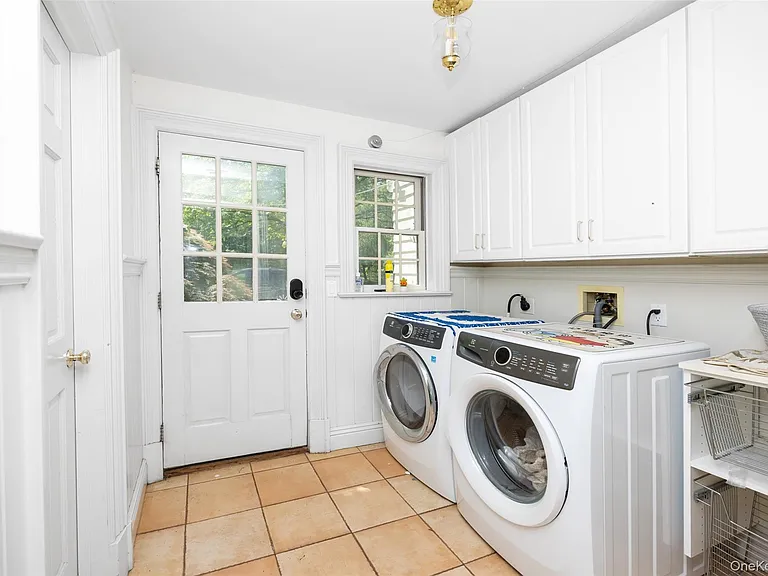 235 Centre Island Rd — Photo 9