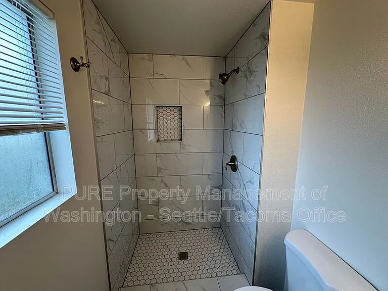 1727 45th Ave SW — Photo 13