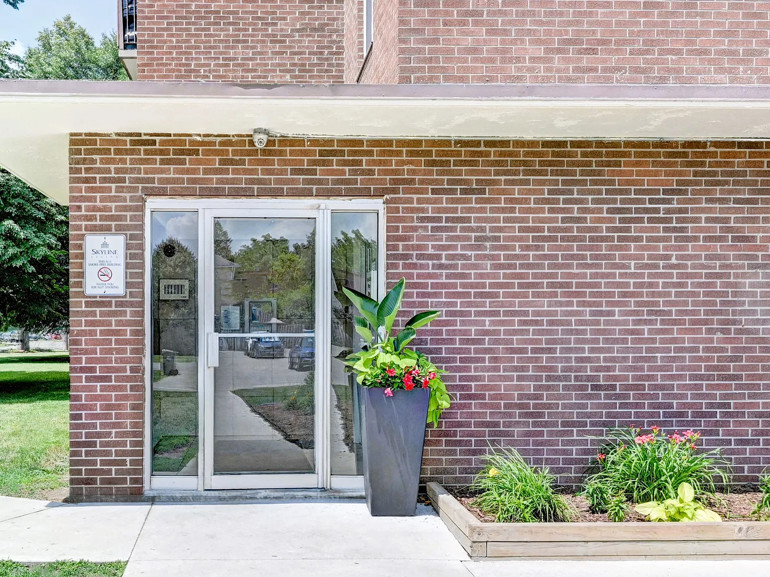 26 Willow Road Apartments — Photo 3