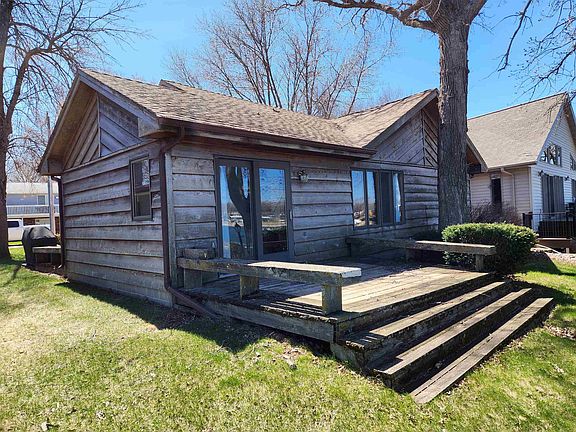 4th image of 372 Lake Dr