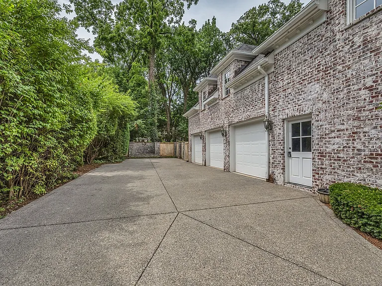 3205 Woodlawn Dr — Photo 36