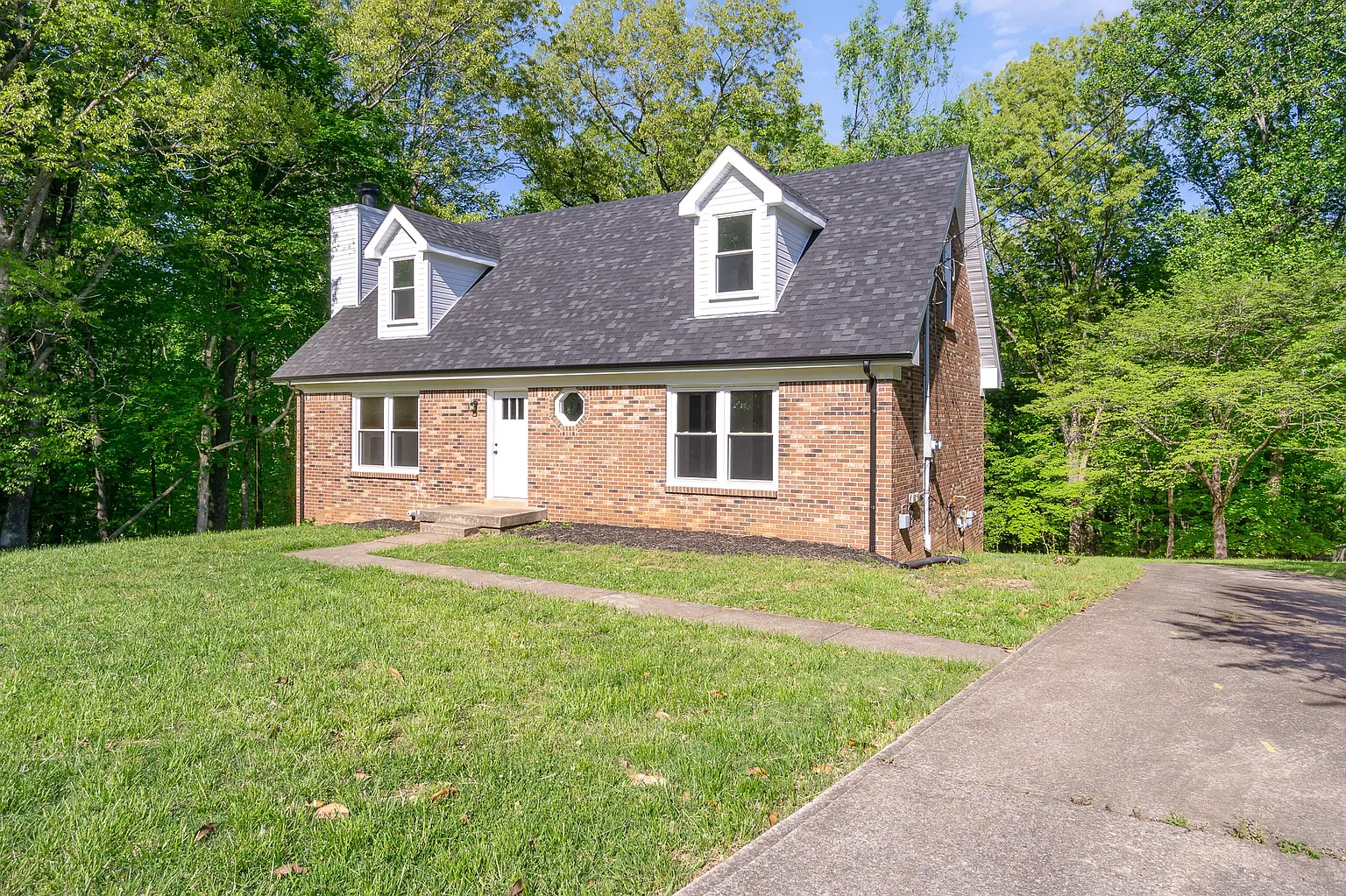 1035 Foxmoor Dr photo 1