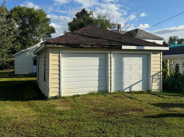 205 Main St E, Cavalier, ND 58220