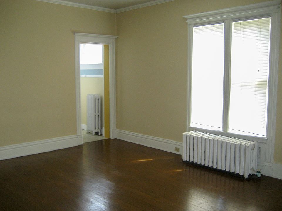 1st image of 226 W 5th St #3