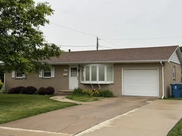 1421 25th St, Peru, IL 61354