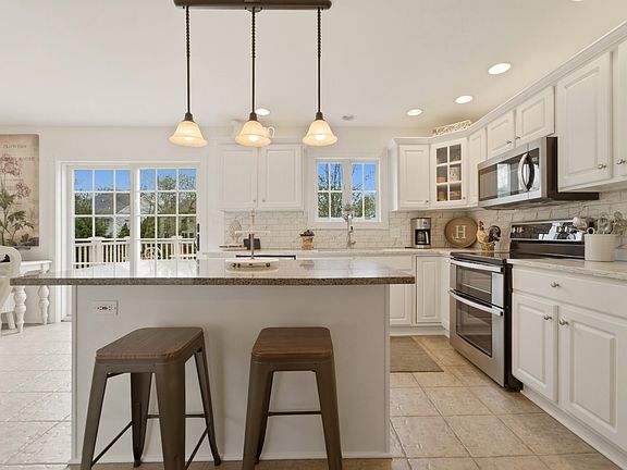4th image of 1205 Waterside Ln