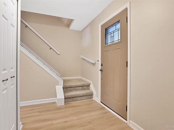 2nd image of 348 Meadowlake Rd