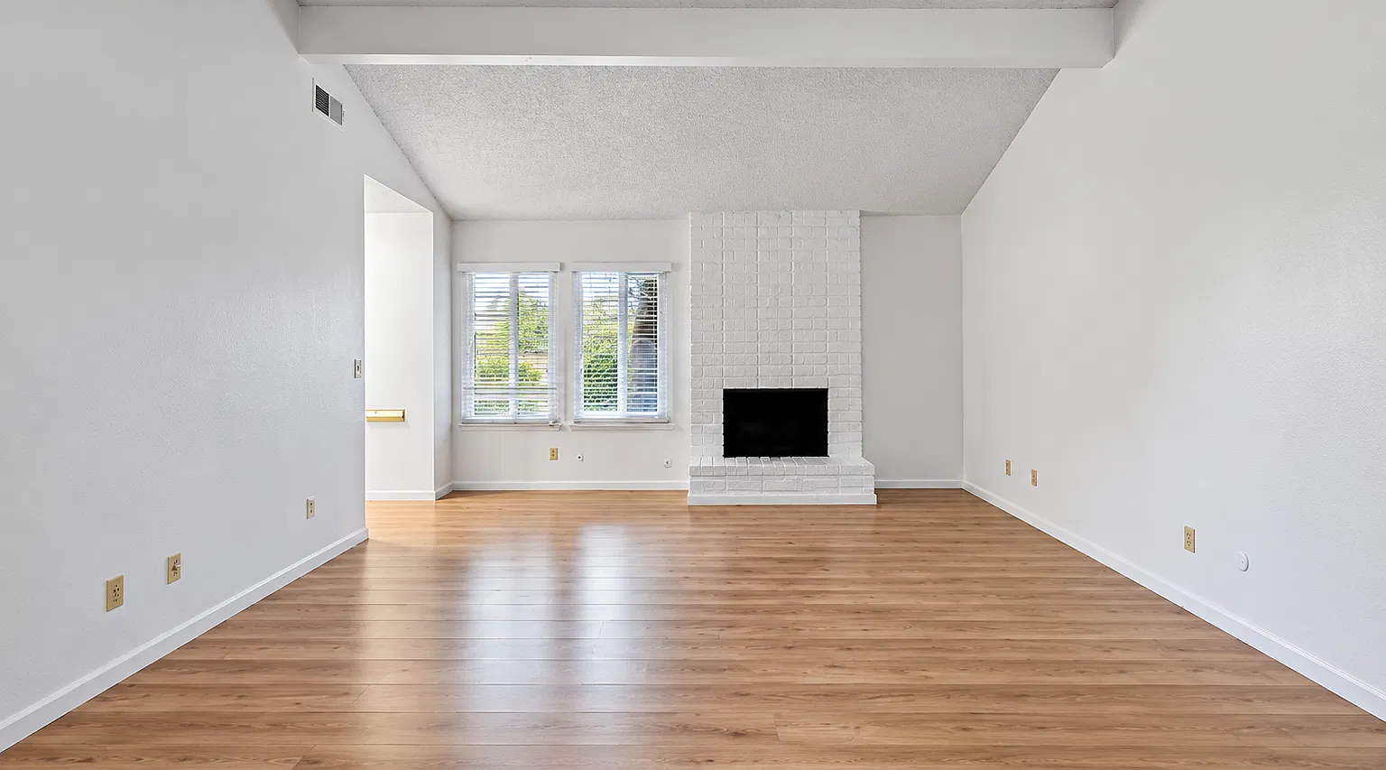 3 bed, 1400 sqft, $2,795 — Photo 4